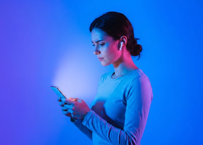 La luz azul de pantallas y sus efectos en la salud